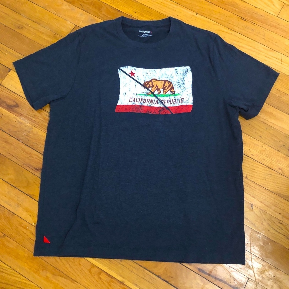 UNTUCKit men’s gray California Republic T-shirt